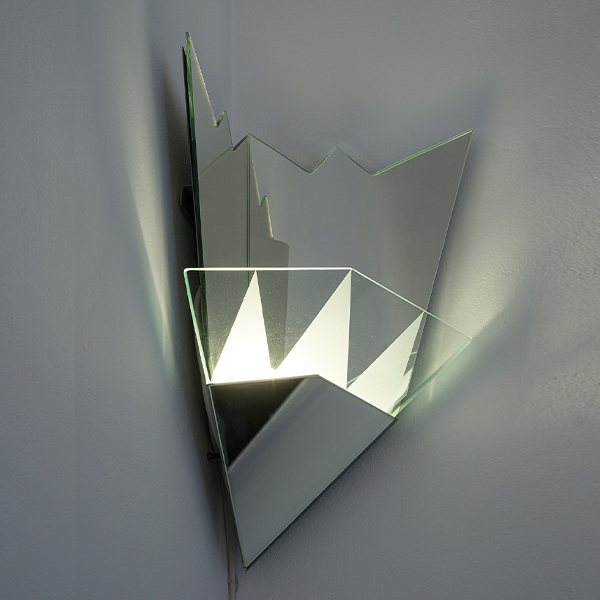 APPLIQUE LAMP